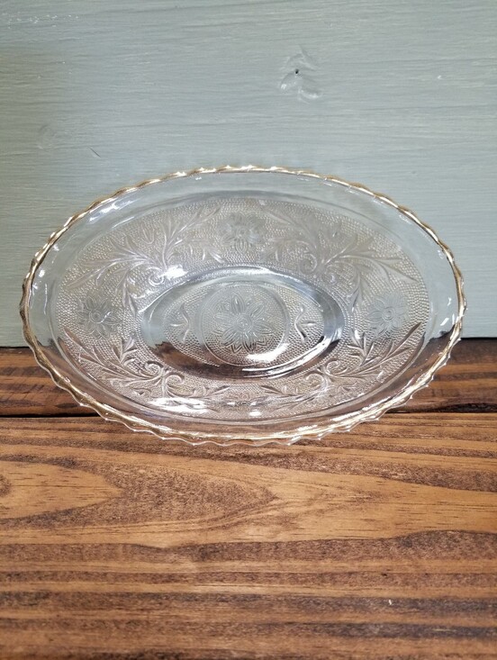 Indiana Glass Other - Vintage Indiana Glass Clear Oval Scalloped Bowl Gold Trim